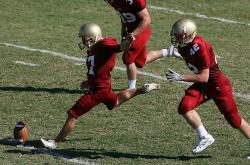 开云体育平台APP-夜海幽灵，F1新赛季揭幕战，阿劳霍如何让对手陷入完全无解的沉默