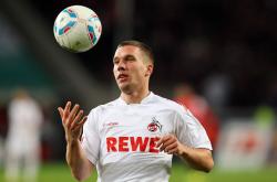 开云体育官方网站-虚拟与现实碰撞，湖人对阵广东队，库里关键战不手软三分定乾坤