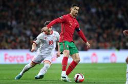 开云体育平台APP-足球领域的精彩比赛吸引众多观众热切关注的简单介绍