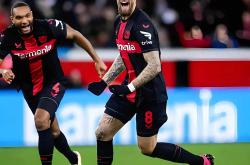 开云体育官网-法兰克福客场登顶，跻身德甲争冠行列