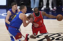 开云体育下载-步行者队员集体伤愈归队，备战关键战役