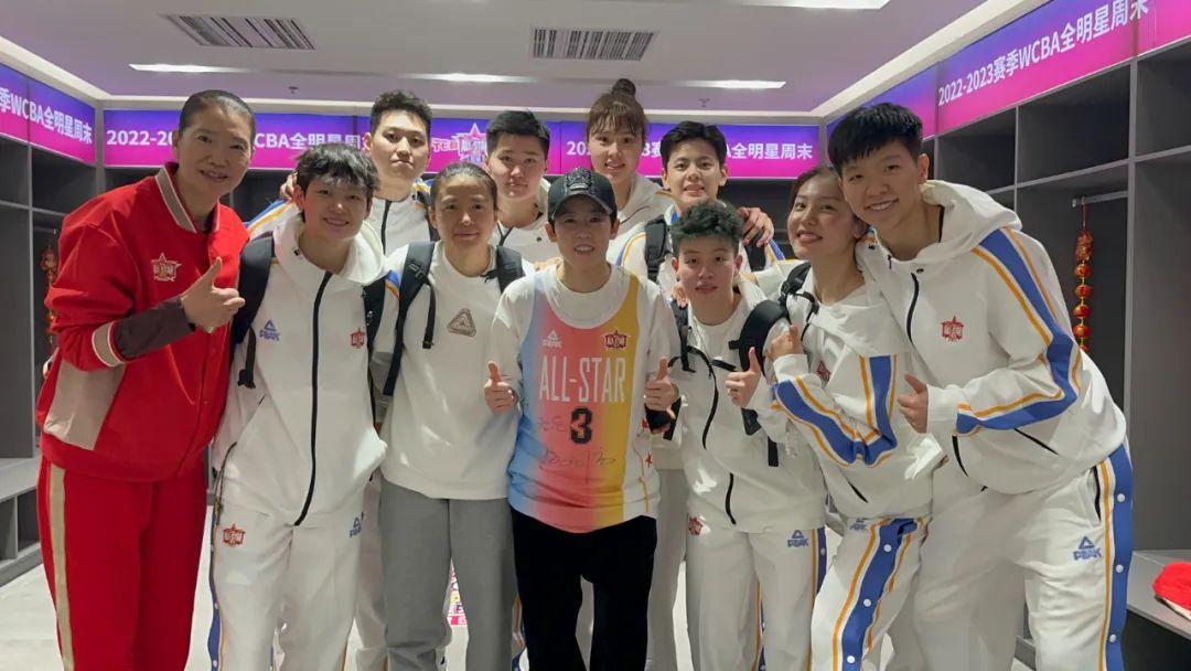 NBA全明星周末活动吸引众多球迷