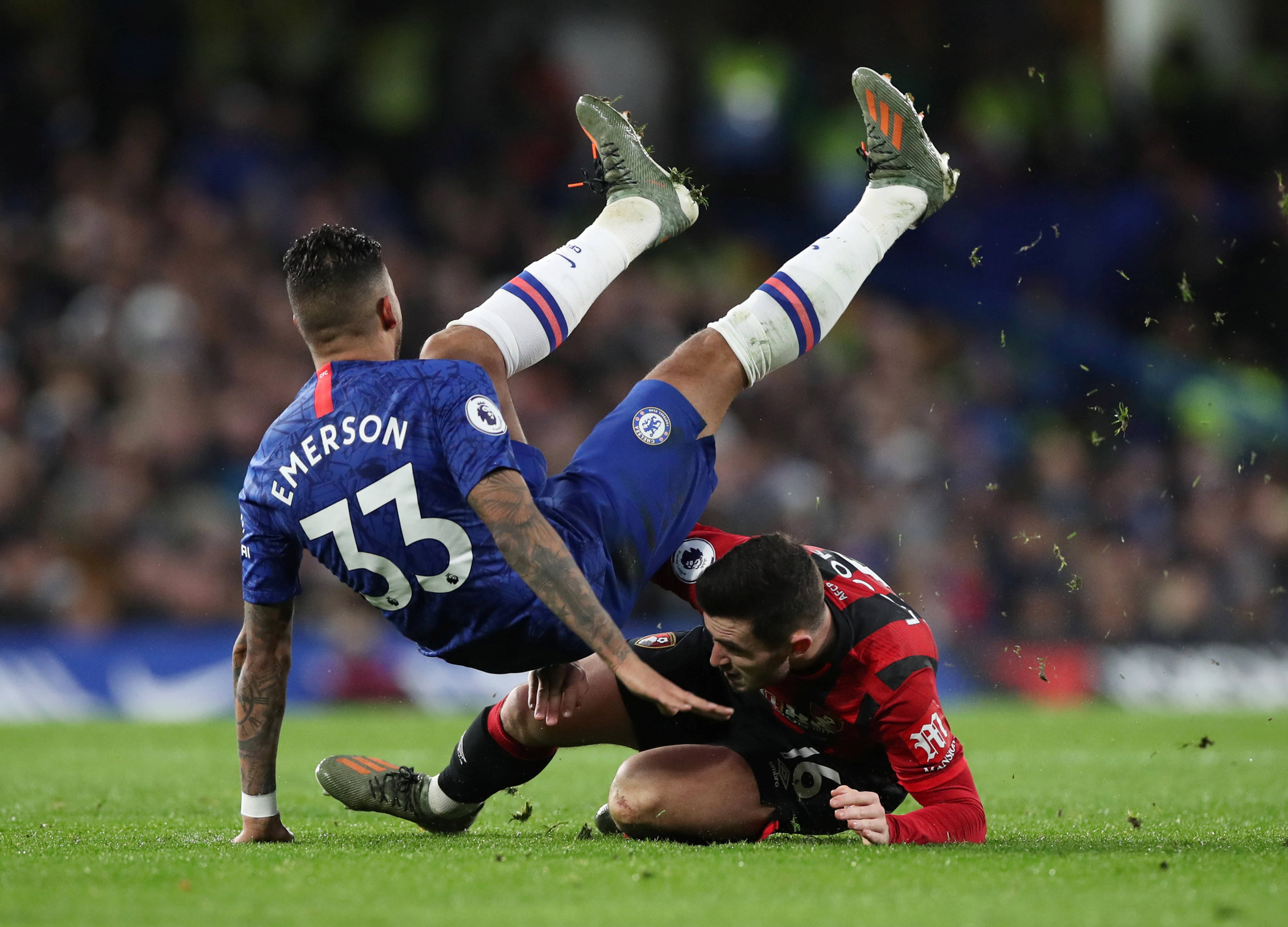伯恩茅斯主场再遭败绩,降级压力加剧 伯恩茅斯主场再遭败绩,降级压力加剧