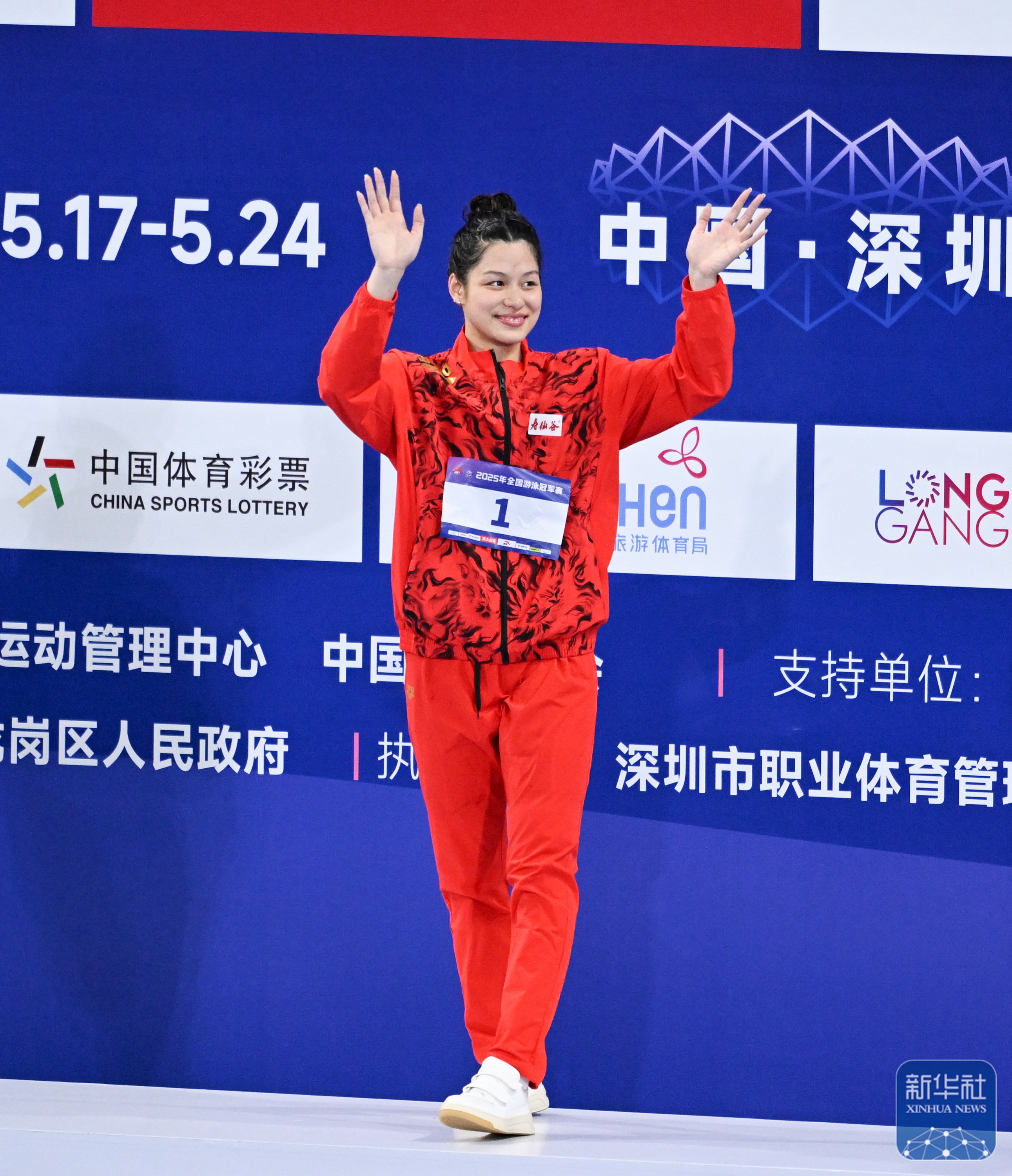 游泳女子决赛：千军万马过独木桥