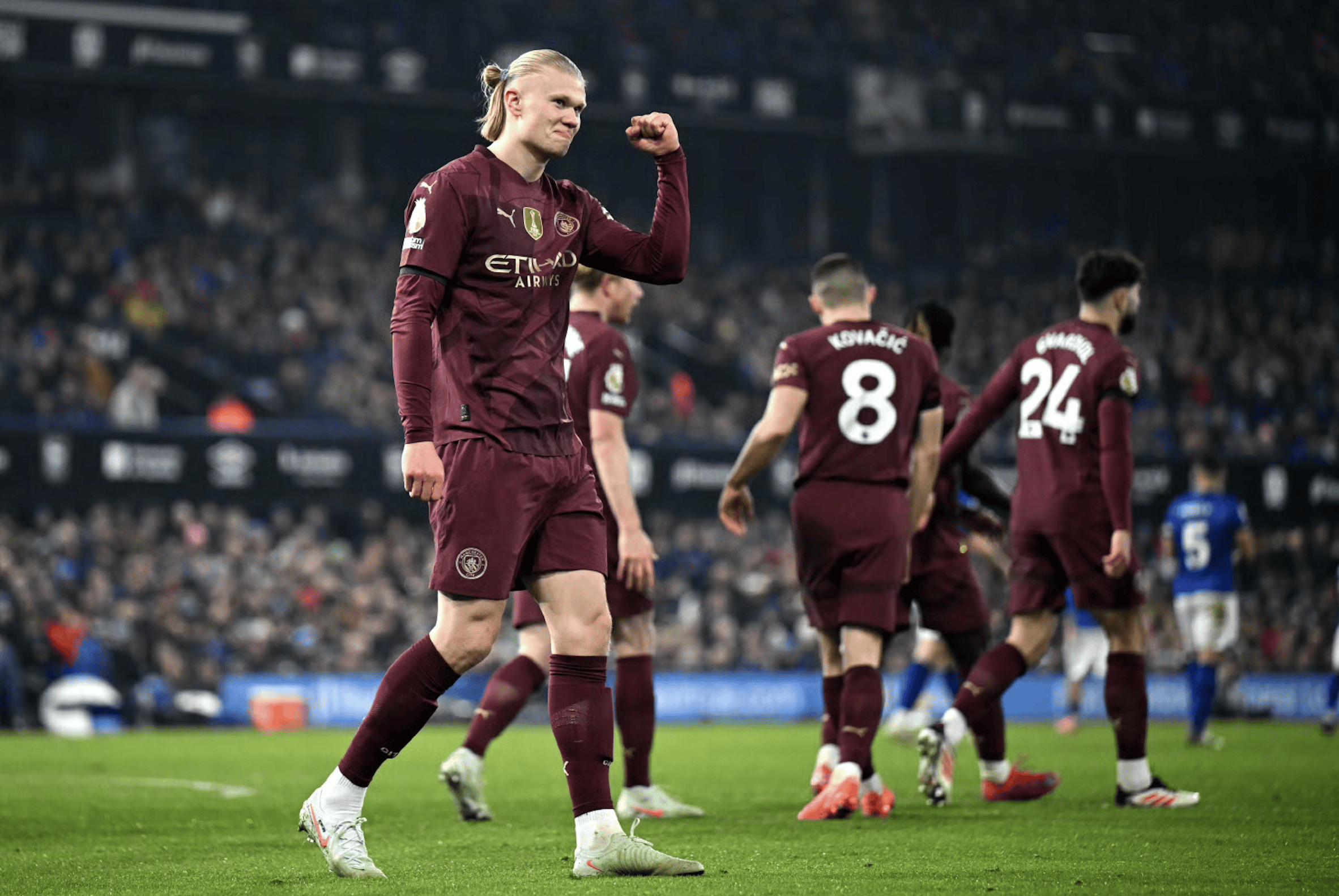 曼城客场大胜，稳坐四强席位