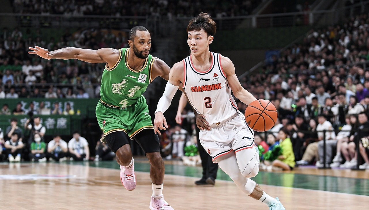 痛快篮球对决备受球迷喜爱,观赏性极高 痛快篮球对决备受球迷喜爱,观赏性极高