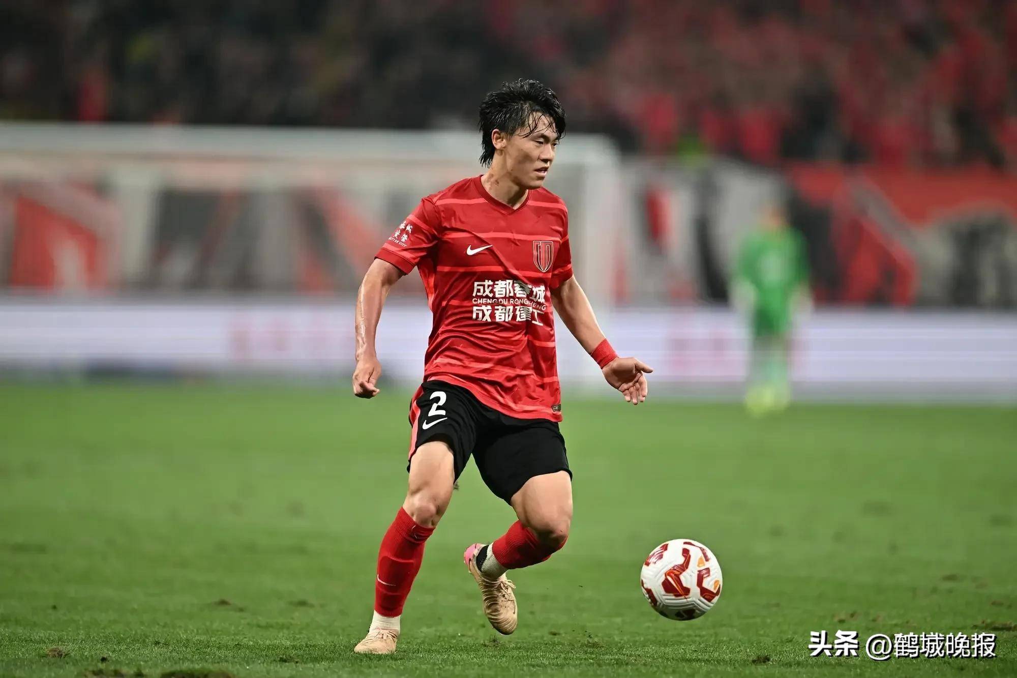 广州富力主场战平青岛黄海,积分榜上升 广州富力主场战平青岛黄海,积分榜上升