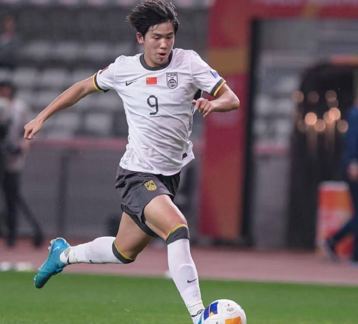 中超球员技术精湛，被誉为绝版足坛新星的简单介绍