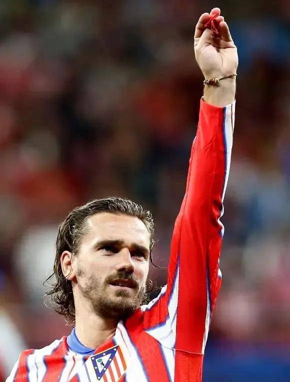 巴萨冷门惨败，主教练露出无奈笑容