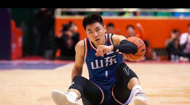 小牛队主控因伤退出下场比赛,状态堪忧 小牛队主控因伤退出下场比赛,状态堪忧