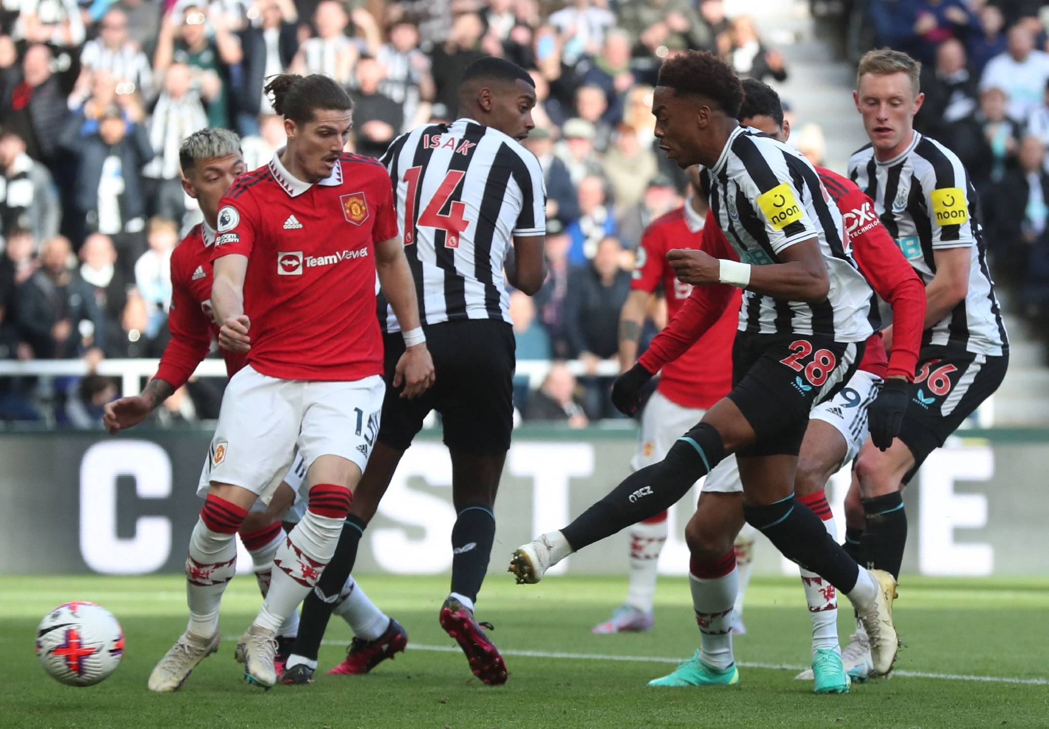 包含纽卡斯尔联将与波尔图争夺晋级机会的词条 包含纽卡斯尔联将与波尔图争夺晋级机会的词条