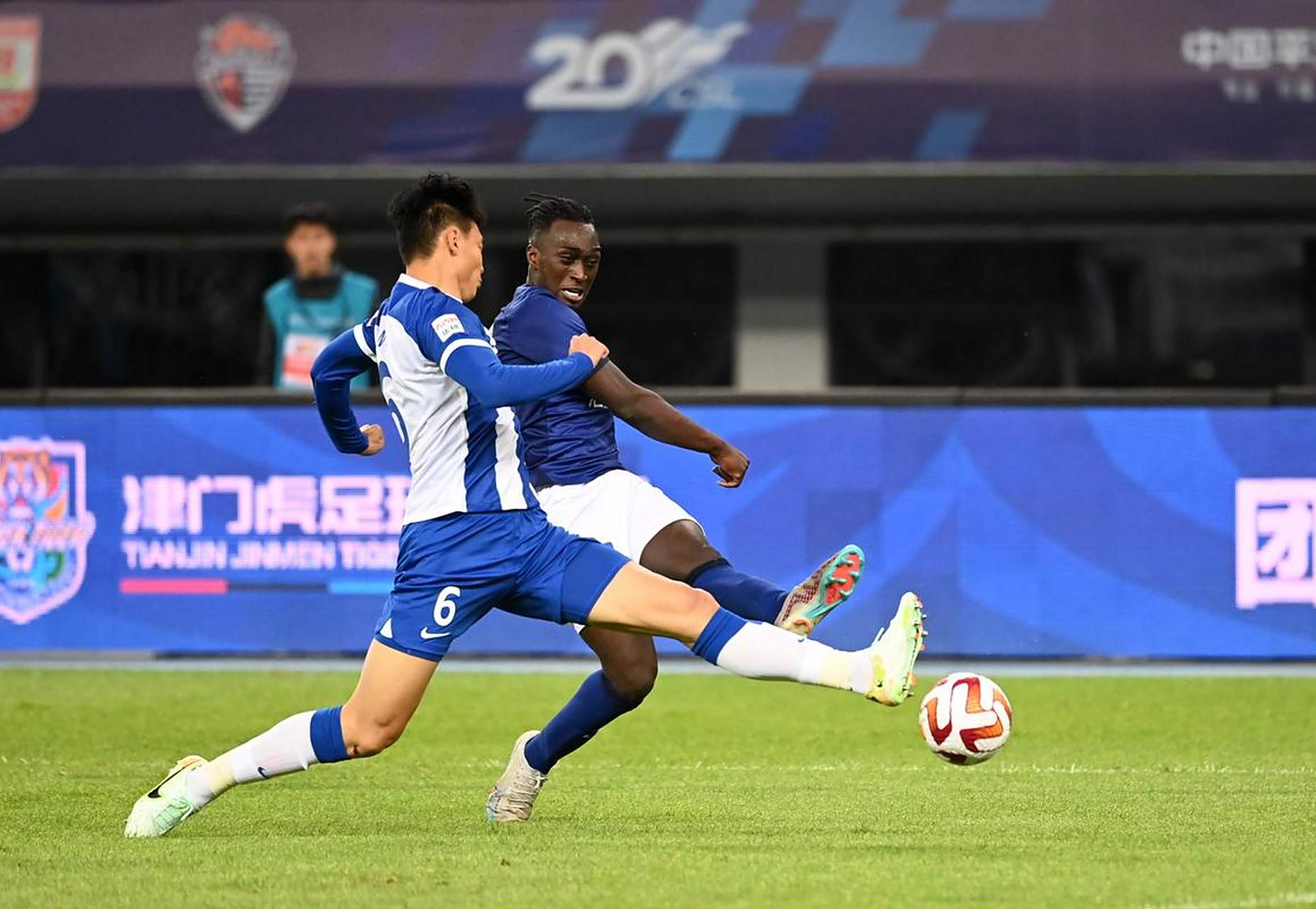 包含银川黄河队员致敬球迷,信心满满备战下一场的词条 包含银川黄河队员致敬球迷,信心满满备战下一场的词条