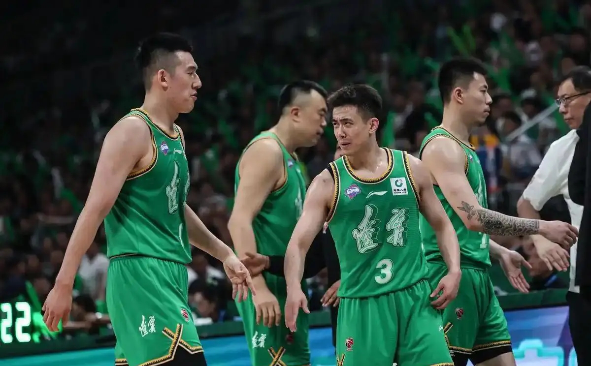 CBA东部四强战地铁区大鹏展翅的简单介绍