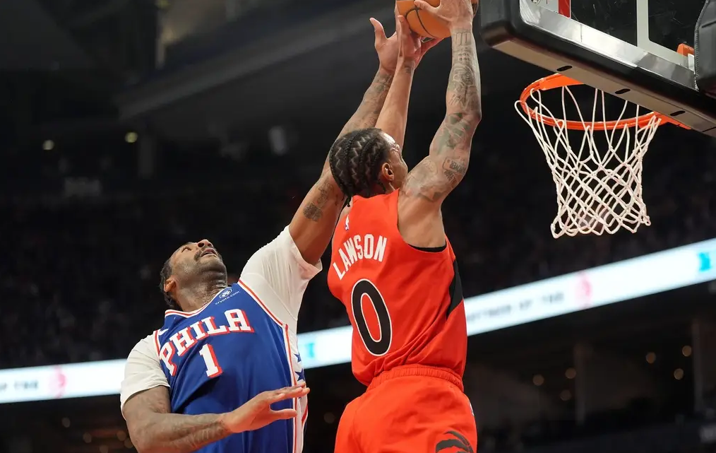 猛龙新秀中锋崭露头角,成为球队防守利器 猛龙新秀中锋崭露头角,成为球队防守利器