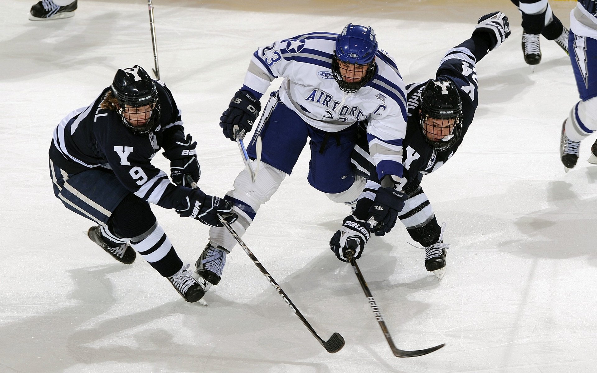 赛道与镜面，卡拉斯科如何在揭幕战中折射出独一无二的胜利