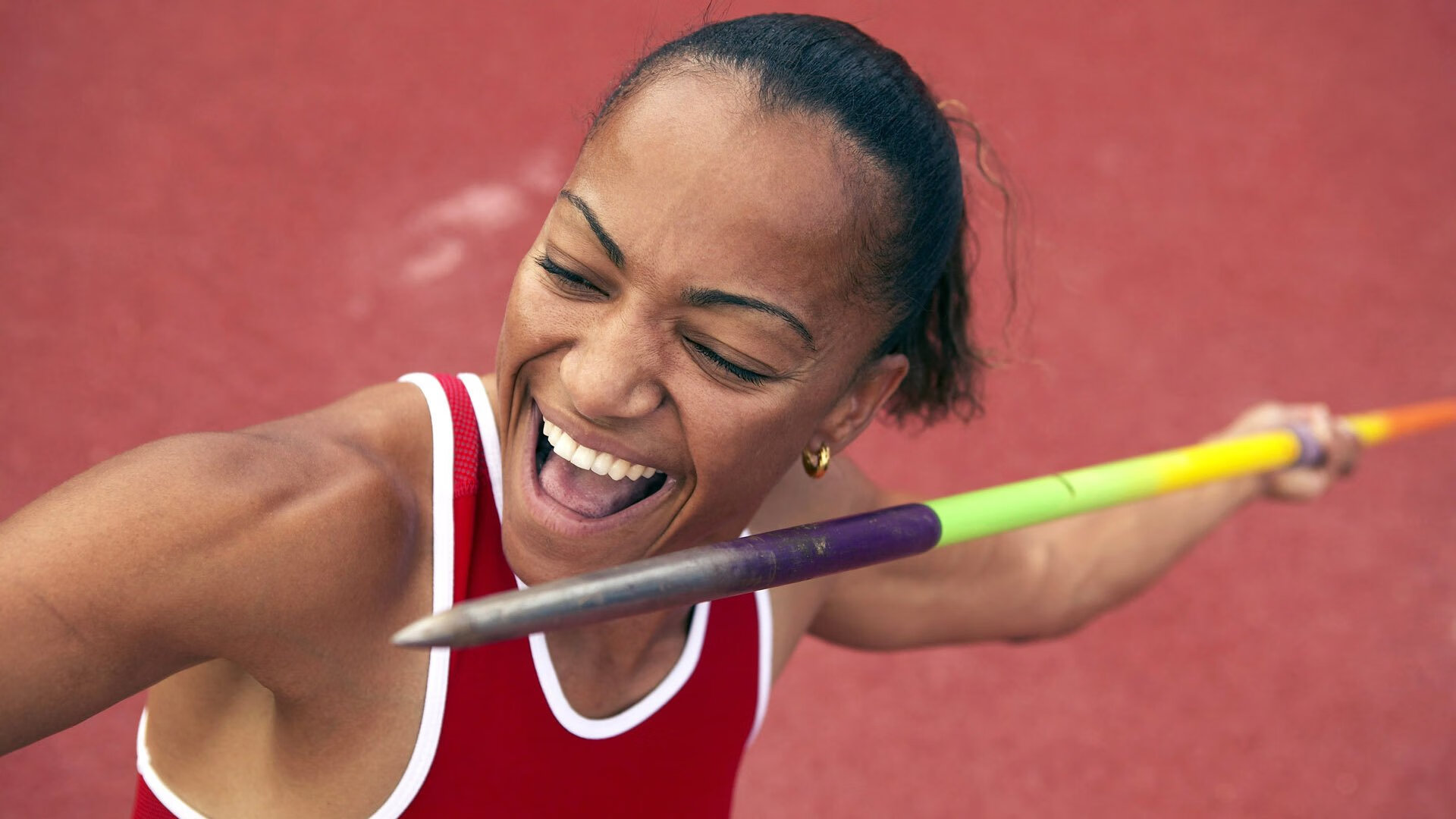 王座归来，银箭利刃出鞘，乔治·拉塞尔带队诠释何为真正的完胜