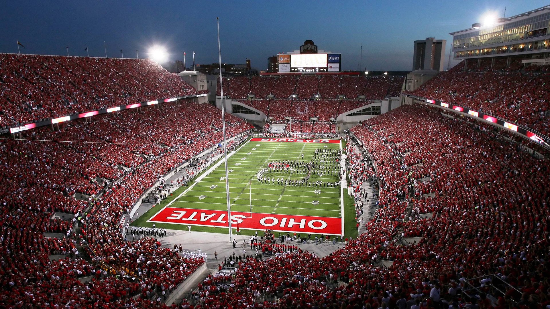 绿刃出鞘，当阿斯顿·马丁的精密手术刀，切开迈凯伦的银甲